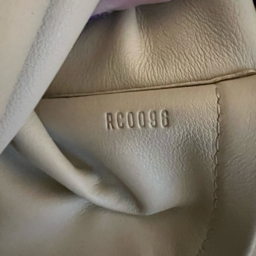 Louis Vuitton Monogram Squishy Drawstring - Picture 13 of 15